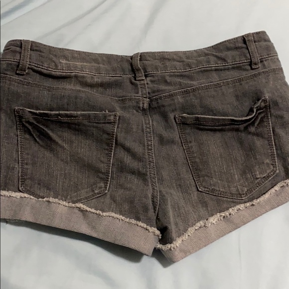 💜4/$30 - XXI grey shorts - Picture 2 of 2